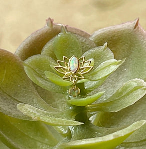 Auris: lotus dangle